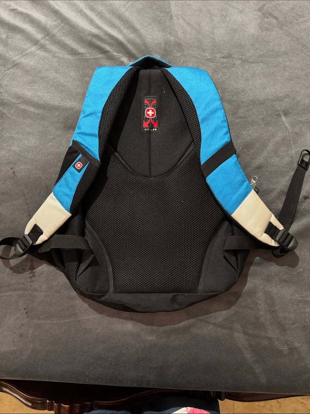 SwissGear Blue and Cream Laptop Backpack with Multiple Pockets
